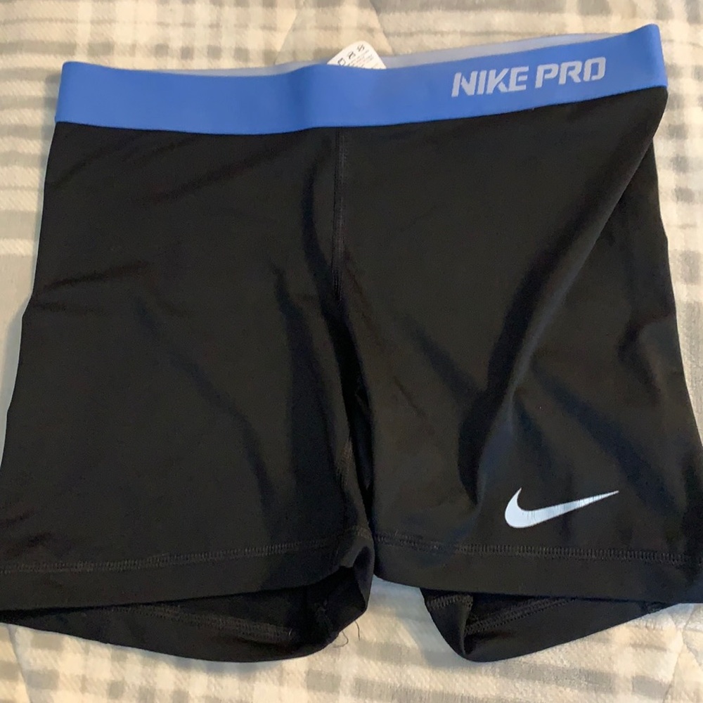 Women’s black  Nike pros